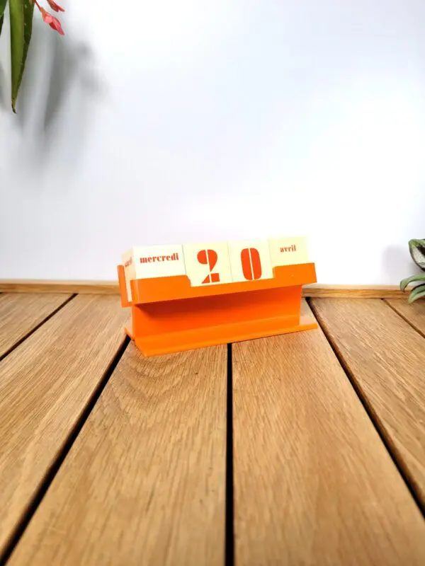 Calendrier perpetuel orange vintage