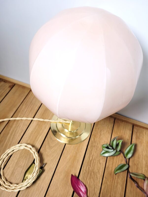 Lampe globe rose laiton dore