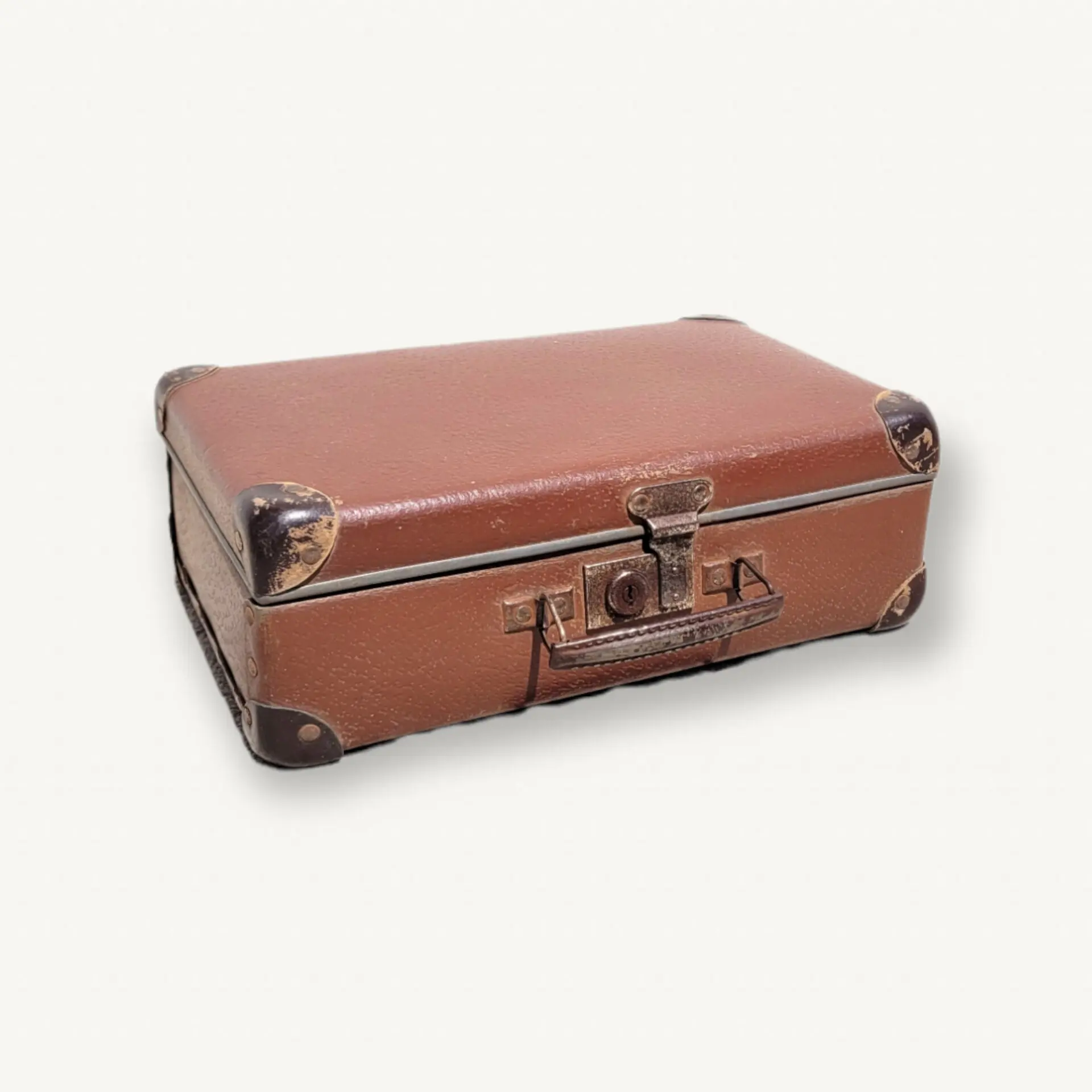 Ancienne petite valise vintage  Ancienne petite valise en carton