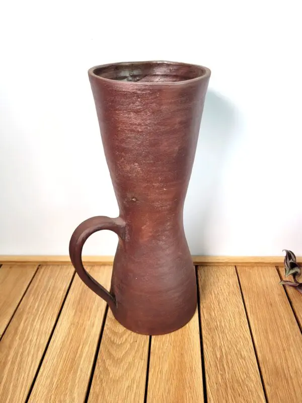 Vase avec anse ceramique signee 03