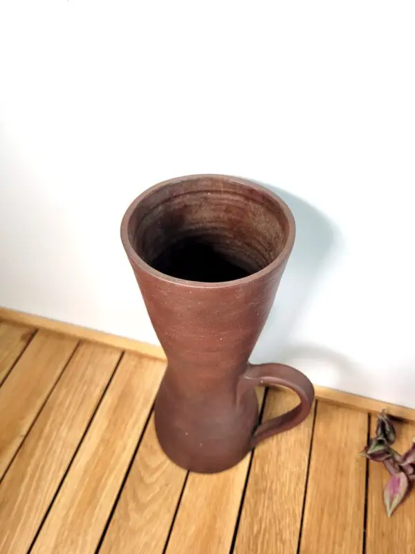 Vase avec anse ceramique signee 04