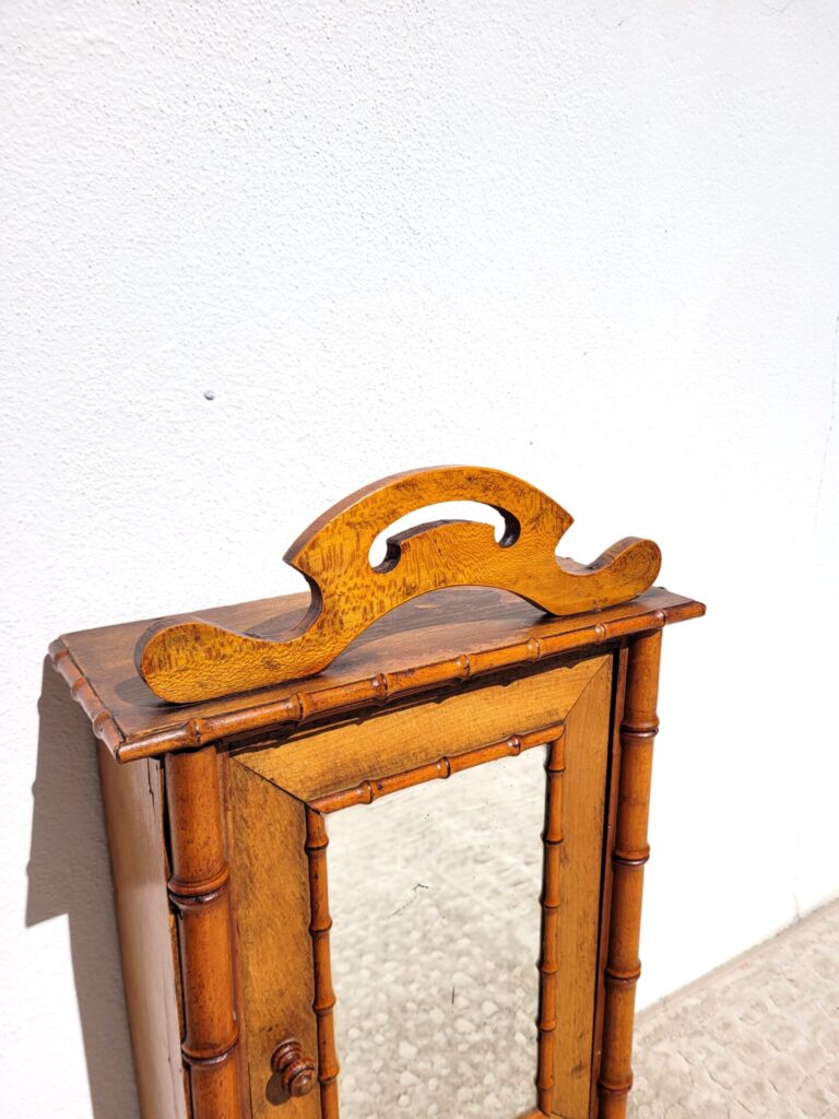 ARMOIRE DE POUPEE ancienne 1900 en bois faux bambou EUR 20,00 - FR
