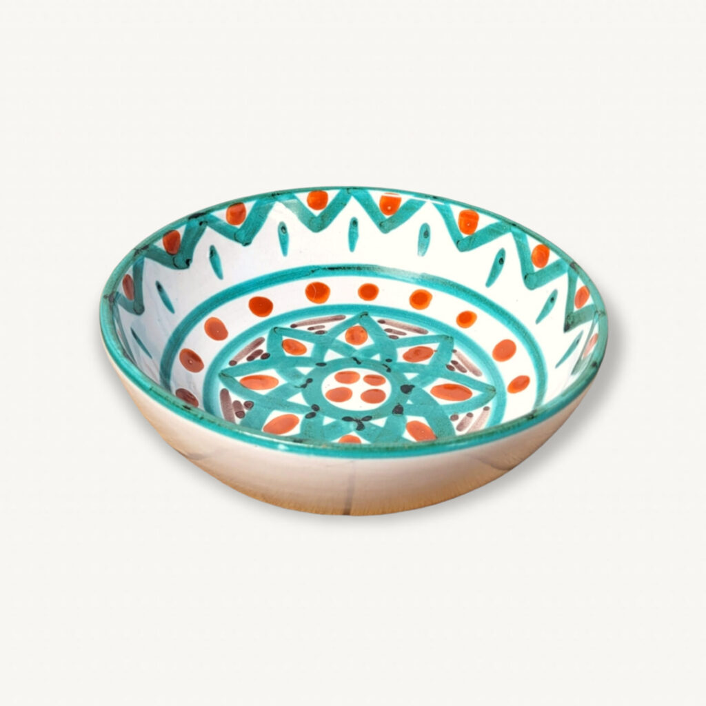 Bols marocains en céramique : artisanaux, artistiques, motifs géométriques, couleurs vives