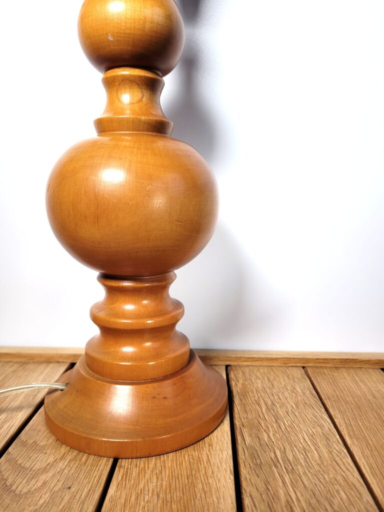 Lampe en bois tourné. – Bellechasse 29