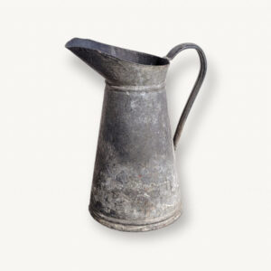 Ancien broc en zinc vintage 01