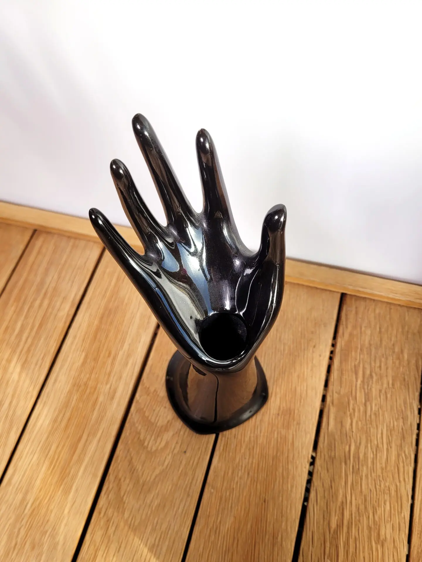 Main baguier soliflore ceramique noire 03