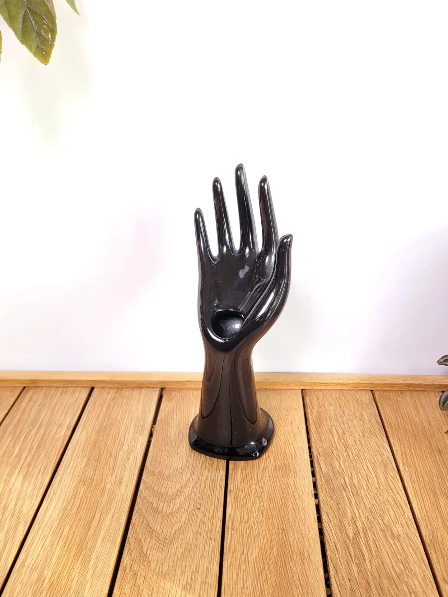 Main baguier soliflore ceramique noire 05