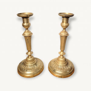 Paire de bougeoirs en bronze dore 01