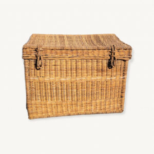 Grande malle ancienne en osier 01