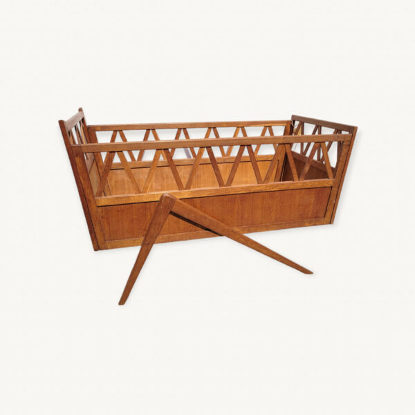 Lit enfant en bois pieds compas 1960 01