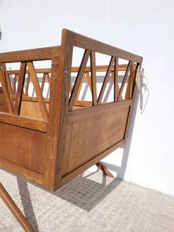 Lit enfant en bois pieds compas 1960 05