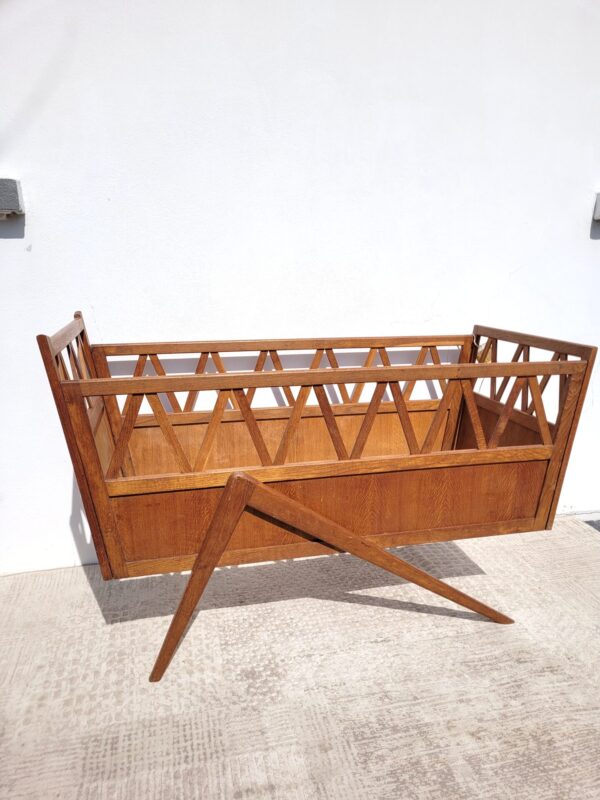Lit enfant en bois pieds compas 1960 08
