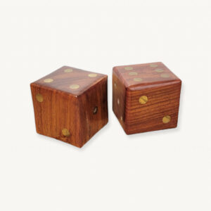 Paire de des en bois et laiton 01