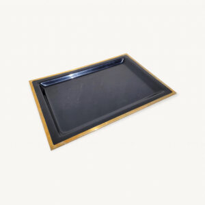 Plateau vintage noir et laiton 1970 01