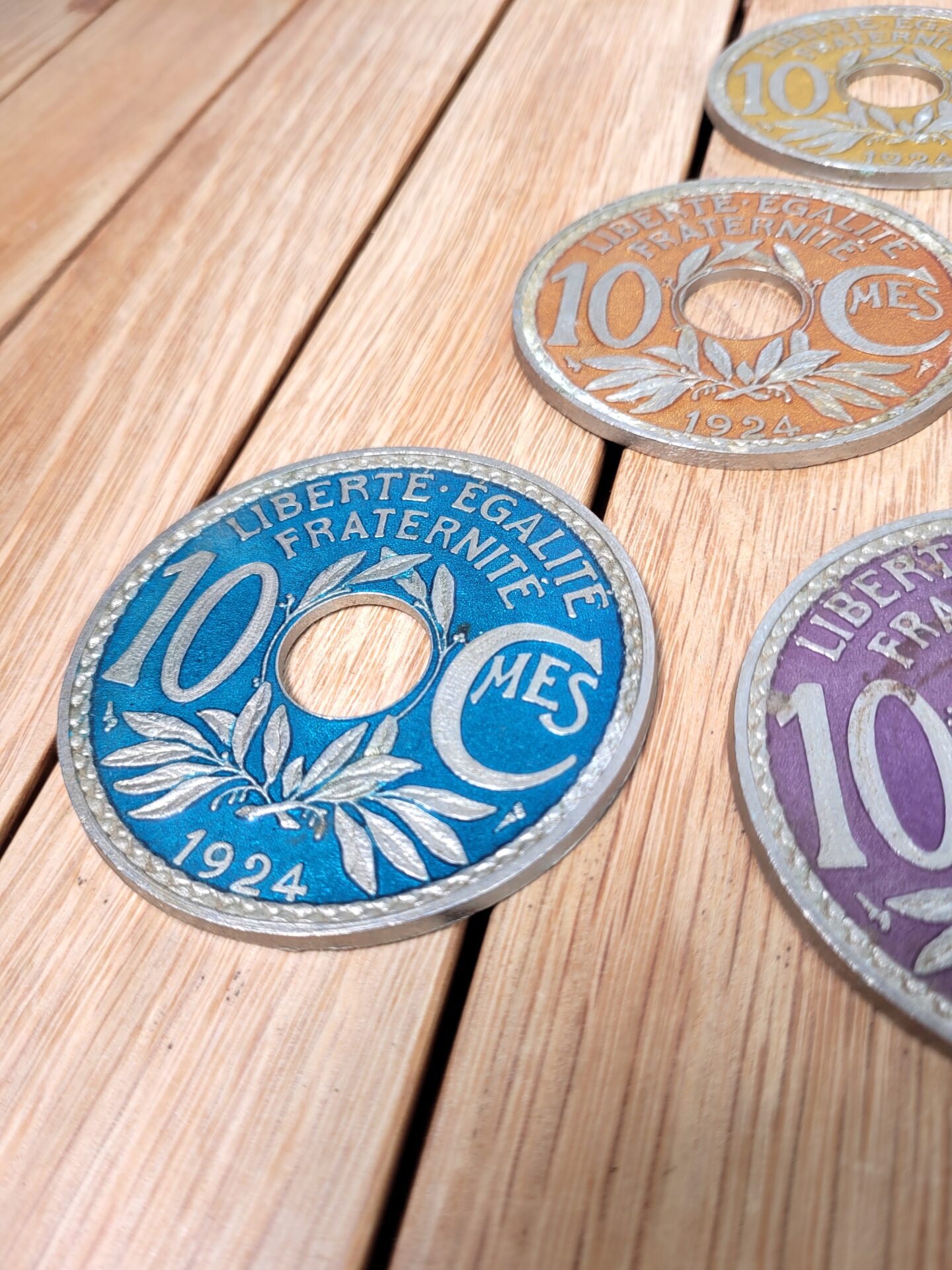 Sous verres vintages metal colore 10 cent 02
