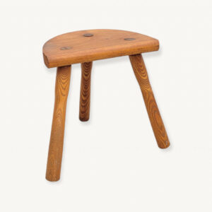 Tabouret de ferme tripode 01