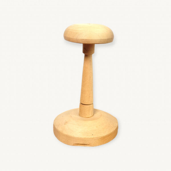 Porte chapeau vintage Printemps Paris 01