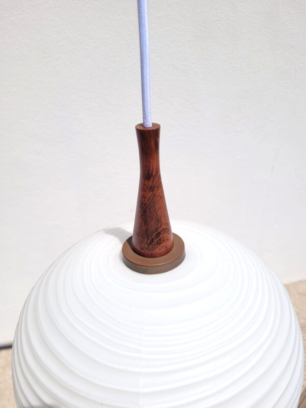 Lampe plafonnier scandinave en teck et opaline 1960 06