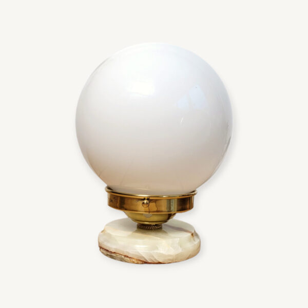 Lampe globe vintage en opaline et onyx 01