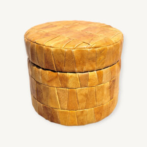 Pouf coffre en patchwork cuir De Sède 1970 01