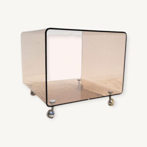 Table d'appoint vintage en plexiglas à roulettes 1970 01