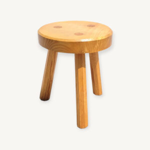 Tabouret bas tripode en frêne 01