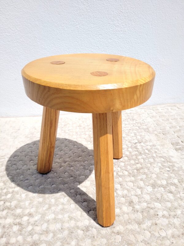 Tabouret bas tripode en frêne 05