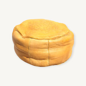 Pouf marocain en cuir moutarde 01