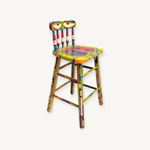 Chaise haute en bois peint 01