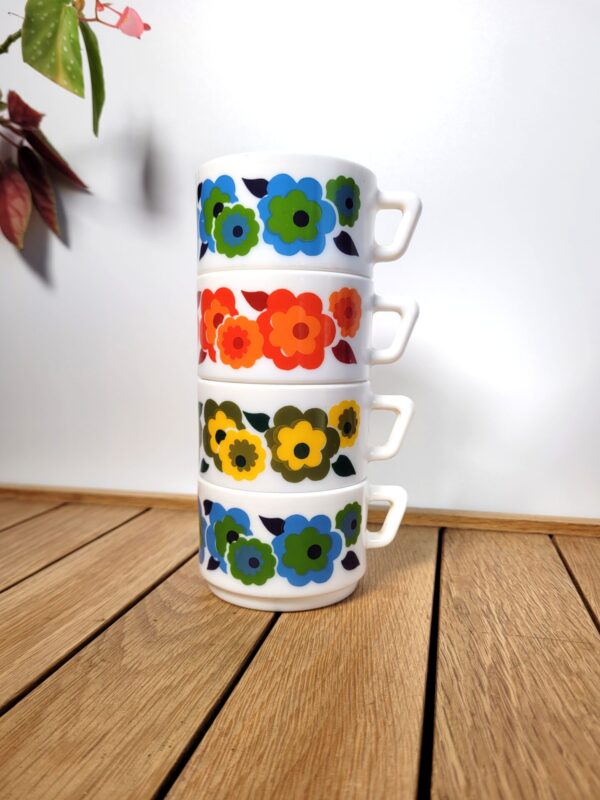 Set de 4 tasses vintages Lotus de Arcopal 02