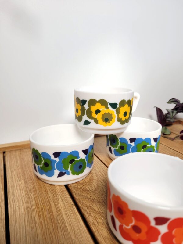 Set de 4 tasses vintages Lotus de Arcopal 05