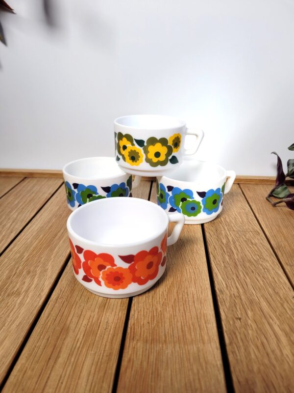 Set de 4 tasses vintages Lotus de Arcopal 06