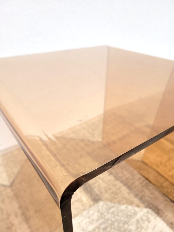 Tables basses gigognes en plexiglas fumé 1970 03