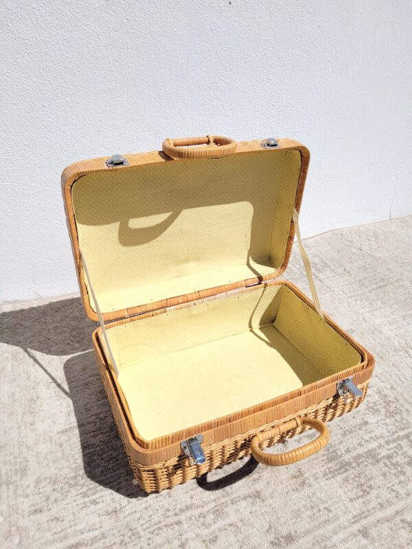 Valise ou malette en rotin vintage 1970 02