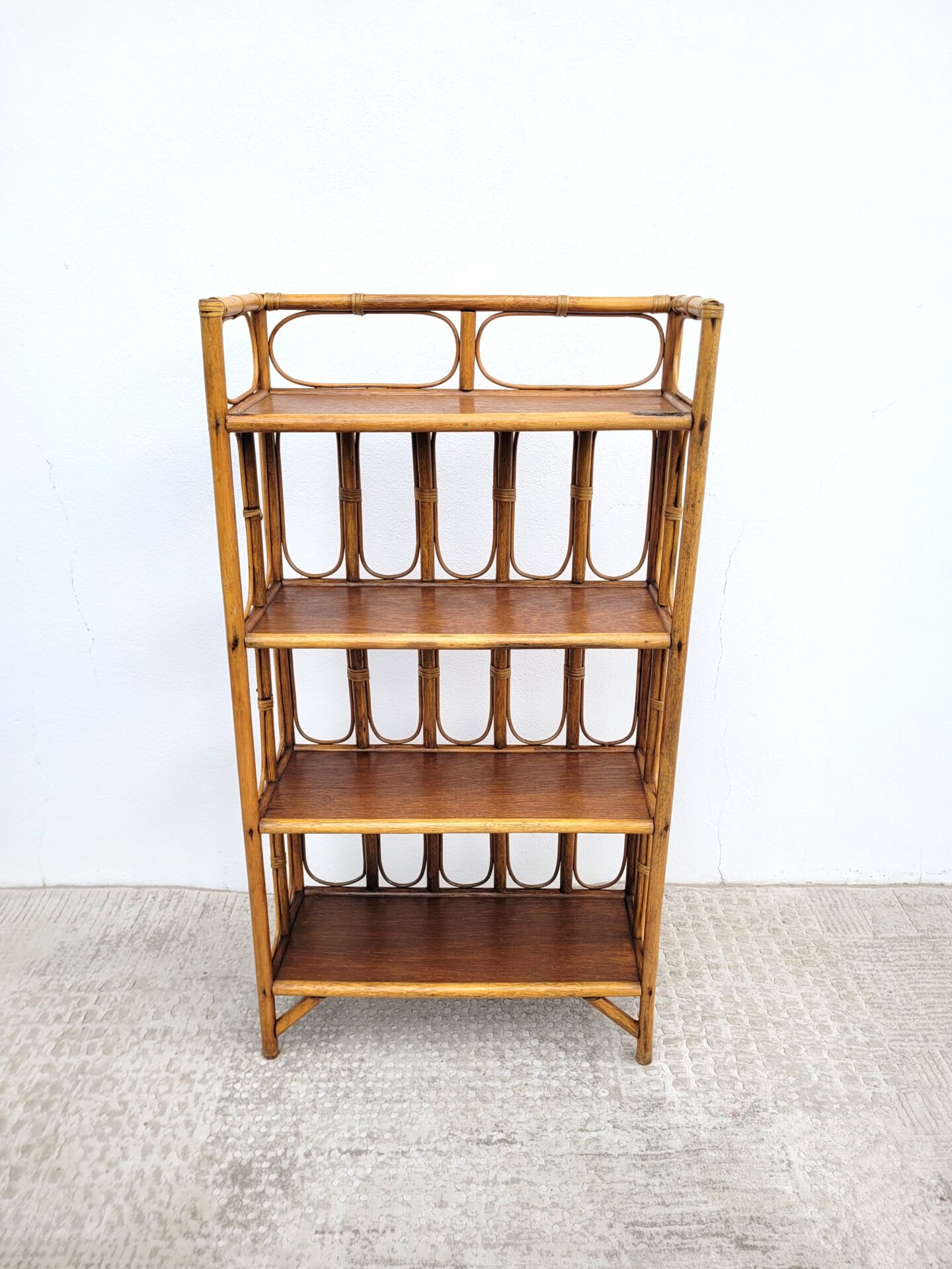 Grande étagère en rotin vintage 01