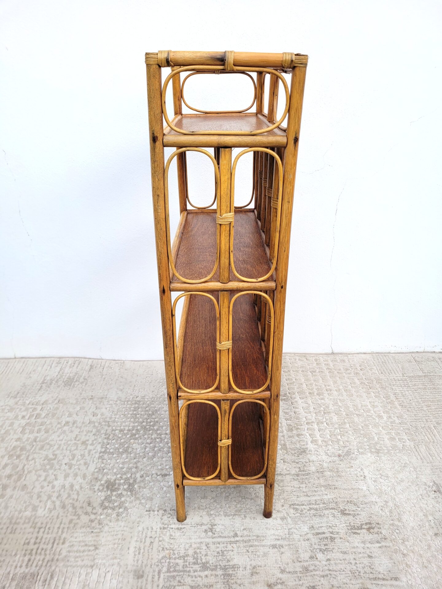 Grande étagère en rotin vintage 04