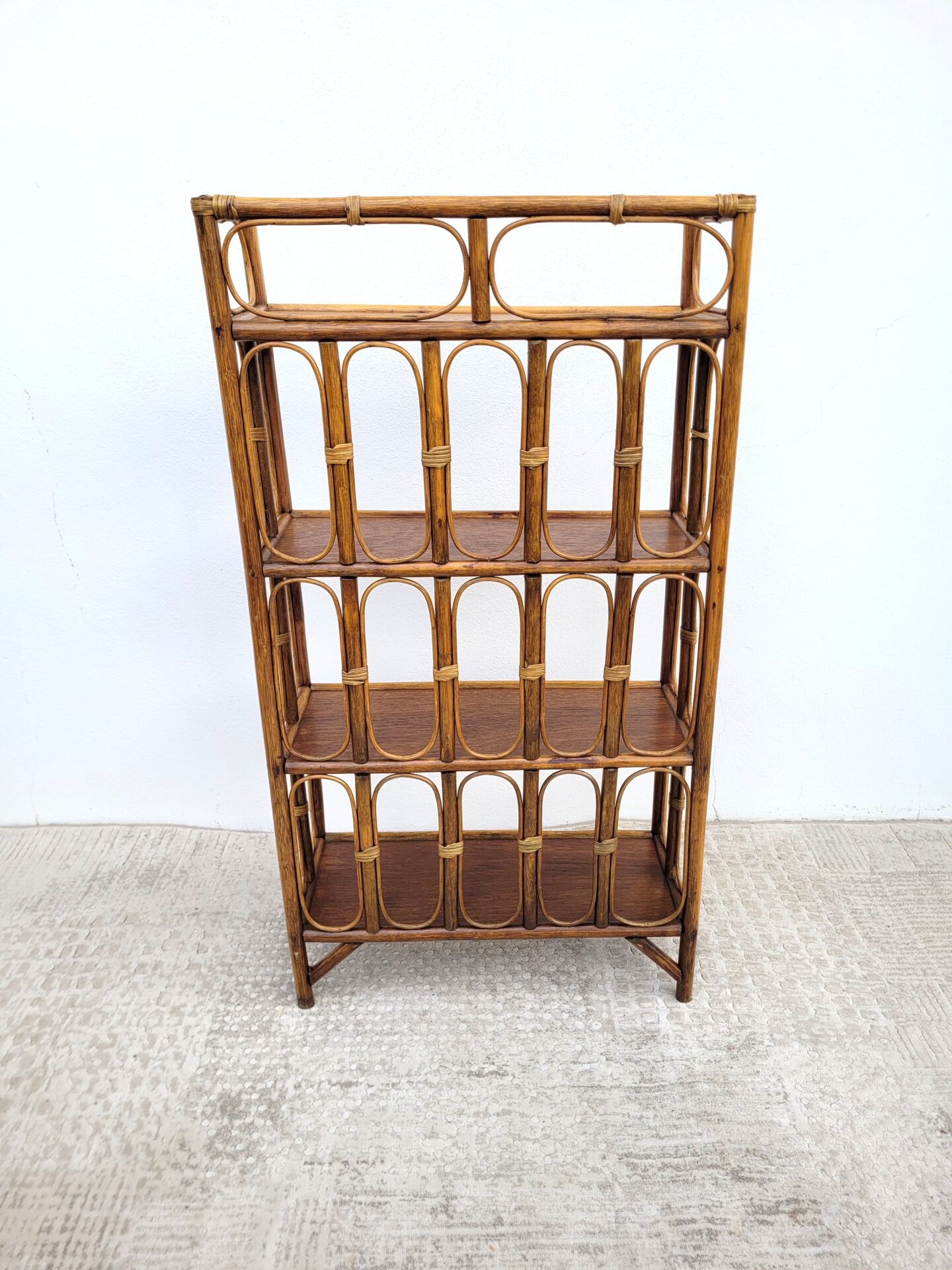 Grande étagère en rotin vintage 05