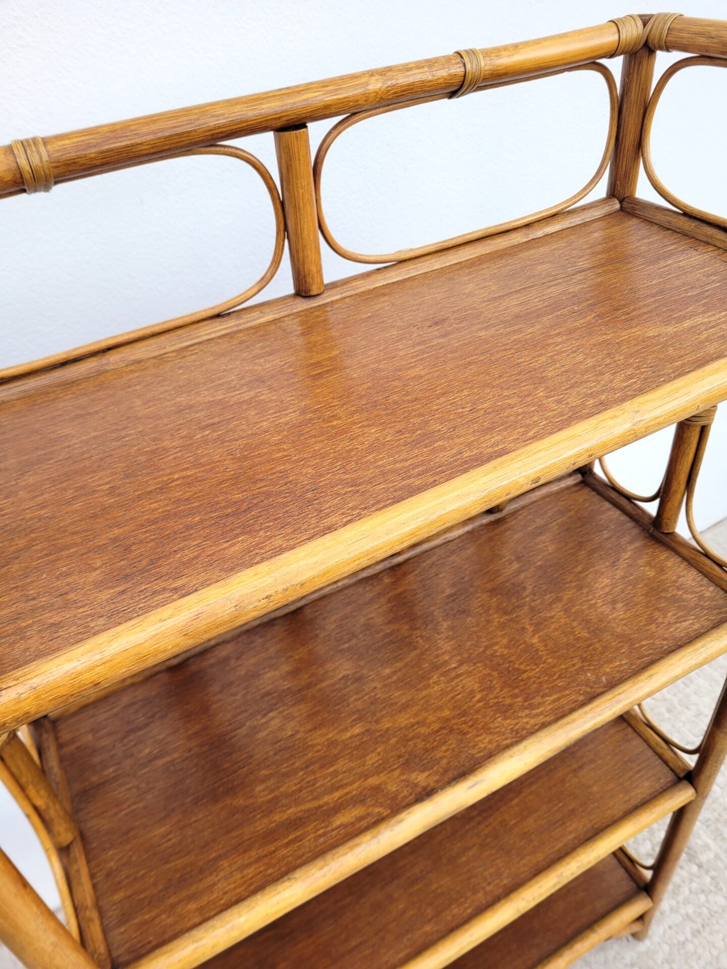 Grande étagère en rotin vintage 08