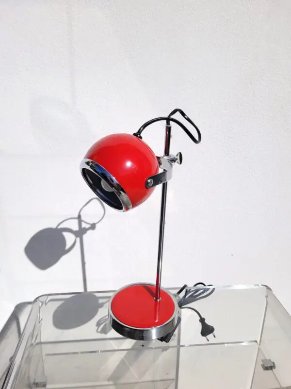 Lampe eyeball rouge et chrome 02