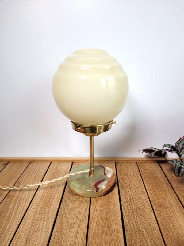 Lampe globe vintage opaline laiton et onyx 01