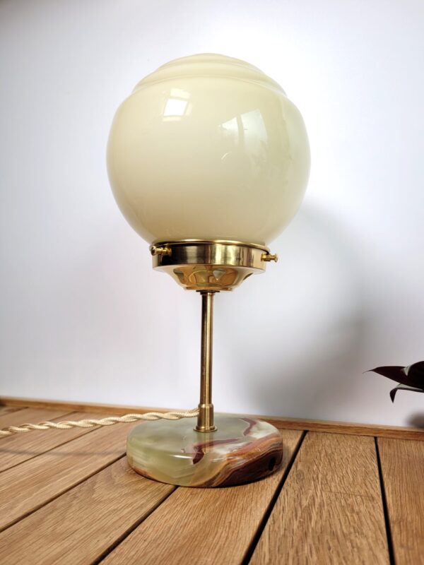 Lampe globe vintage opaline laiton et onyx 02