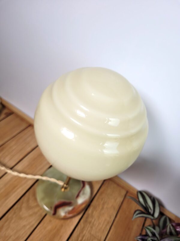 Lampe globe vintage opaline laiton et onyx 04