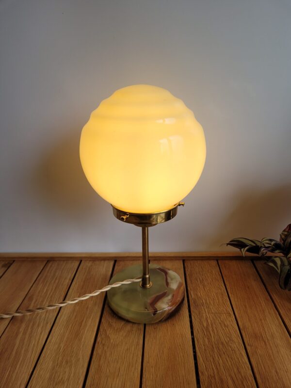 Lampe globe vintage opaline laiton et onyx 05