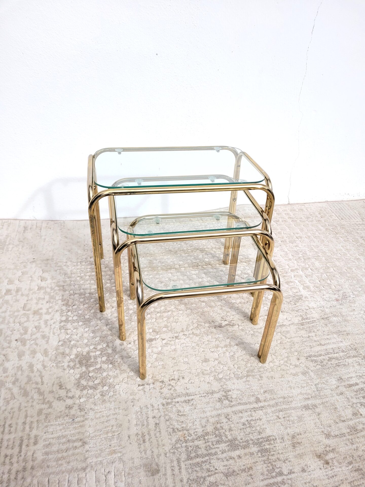 Tables basses gigognes dorées 02