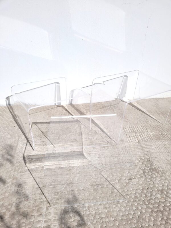 Tables basses gigognes en plexiglas 03