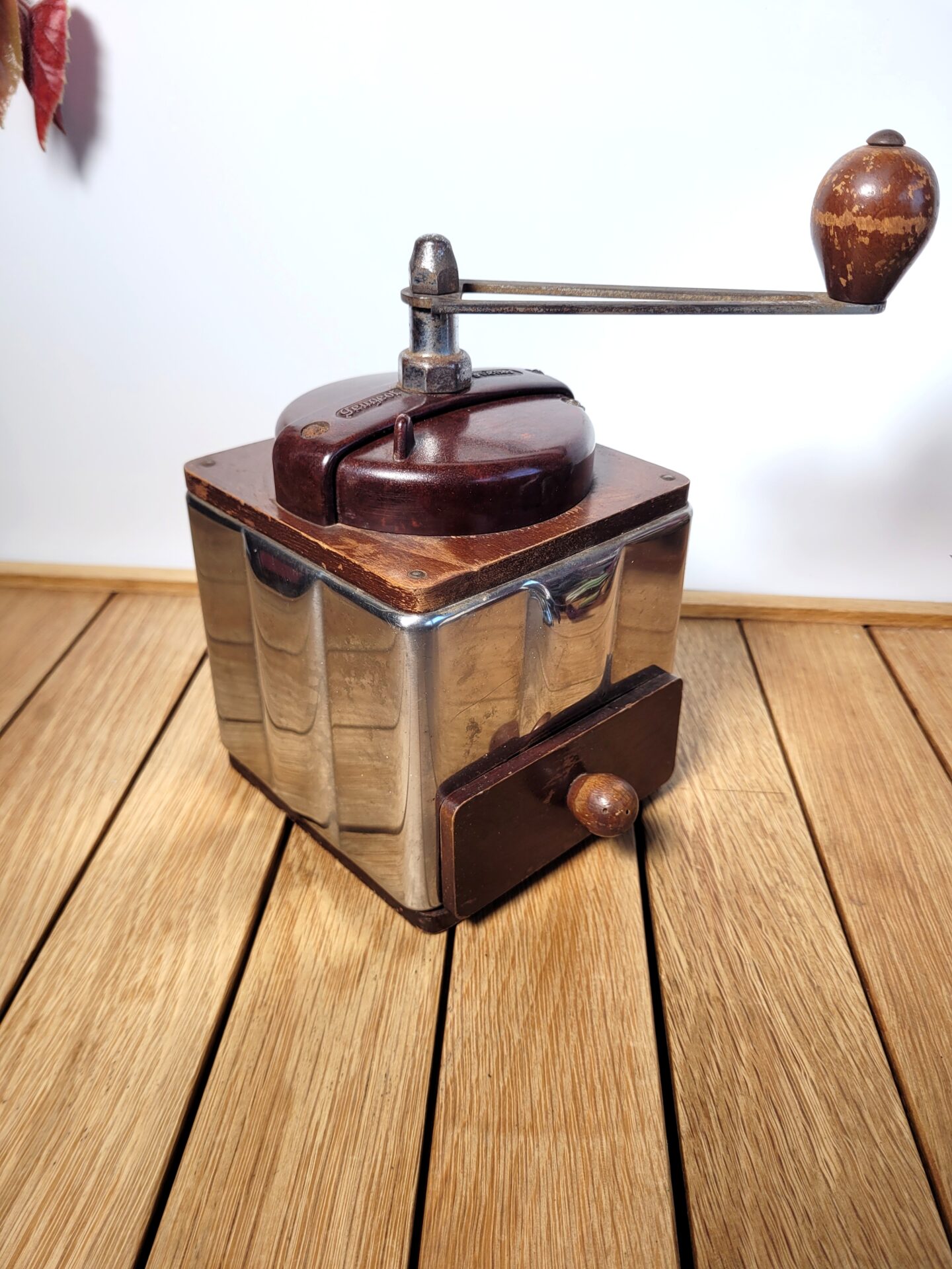 Moulin à café ancien Peugeot Frères bakélite 05