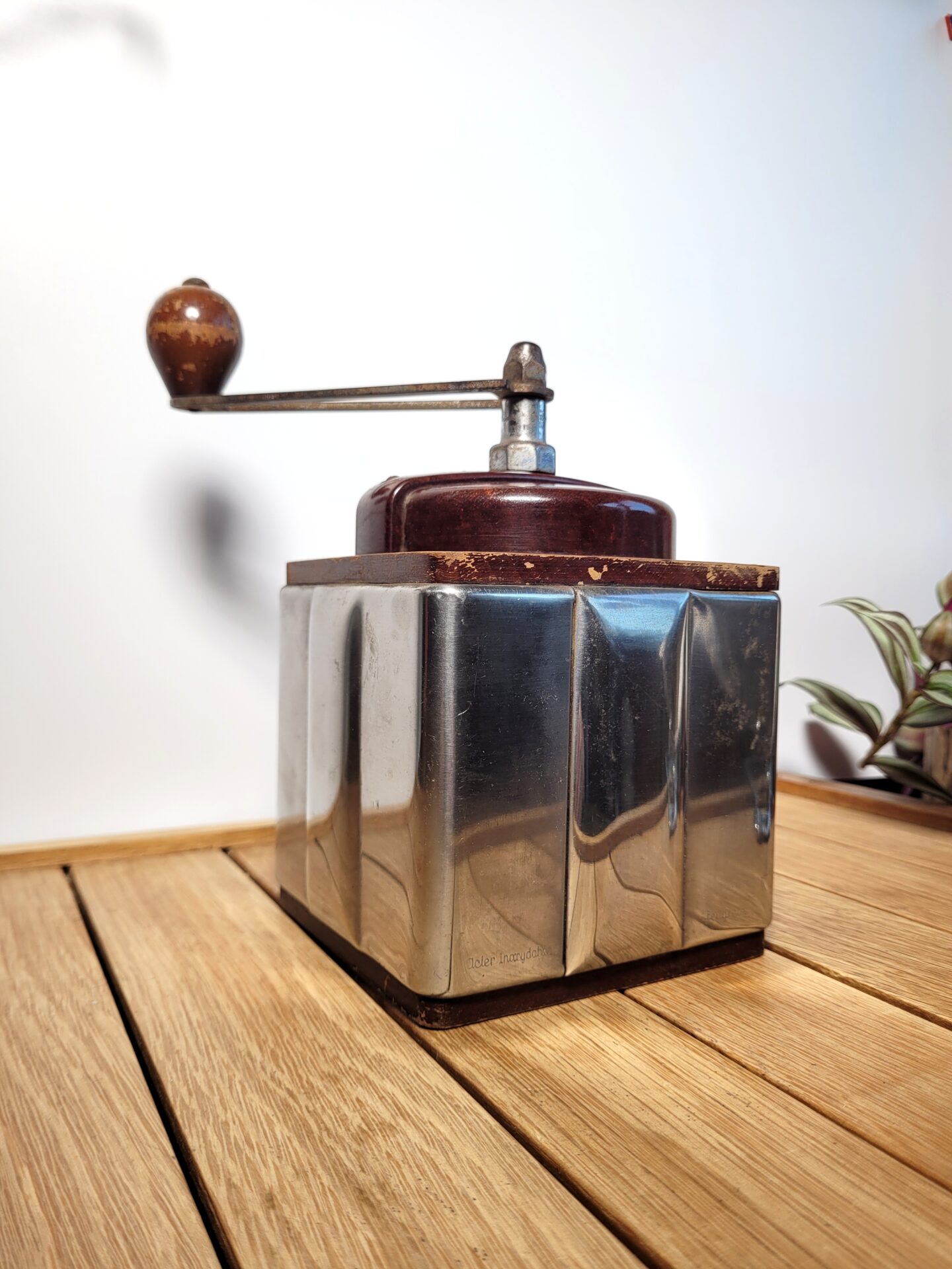 Moulin à café ancien Peugeot Frères bakélite 06