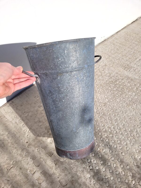 Ancien pot de fleuriste en zinc 04