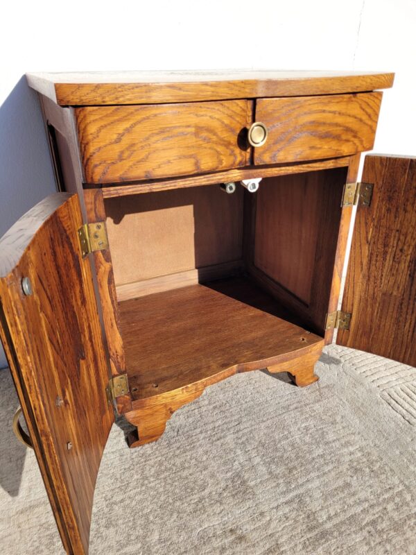 Meuble d'appoint vintage 1930 ou table de chevet 03