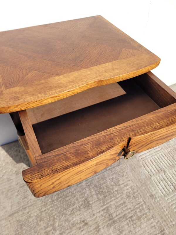 Meuble d'appoint vintage 1930 ou table de chevet 04